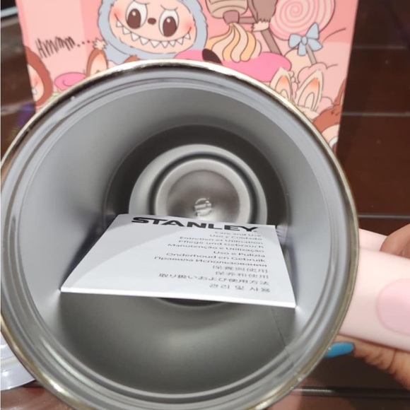 Stanley Pink and Gold Quencher H2.0 Tumbler - Picture 4 of 8